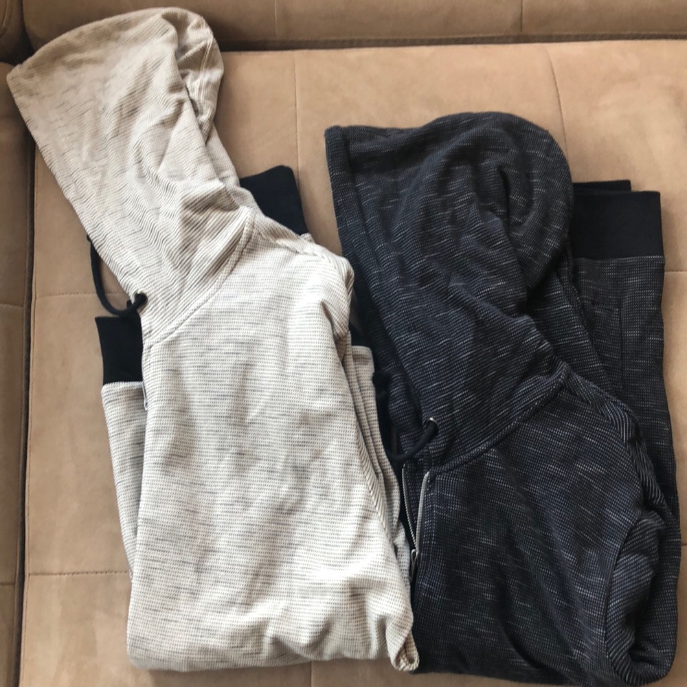 2️⃣ BDG Men’s zip up hoodies size XL